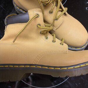 NWOB Mens 10 Doc Marten Wheat Ankle Boots